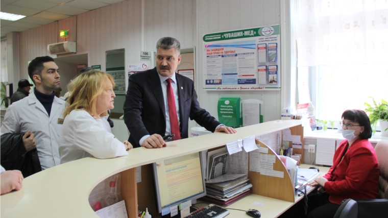 Министр Владимир Викторов проверил работу двух чебоксарских больниц