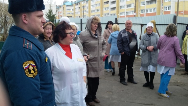 В Шумерлинском отделении республиканского наркологического диспансера прошли пожарные учения с практической отработкой действий