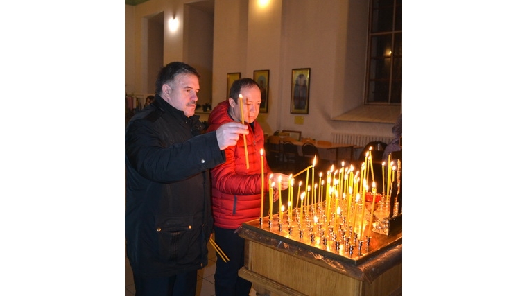 Министр физической культуры и спорта Чувашии Сергей Шелтуков принял участие в праздничном Пасхальном богослужении