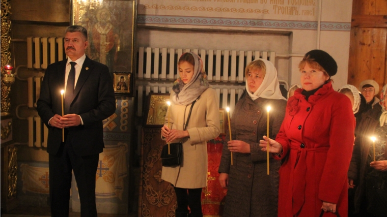 Владимир Викторов и Ольга Чепрасова приняли участие в службе в честь Светлого Христова Воскресения