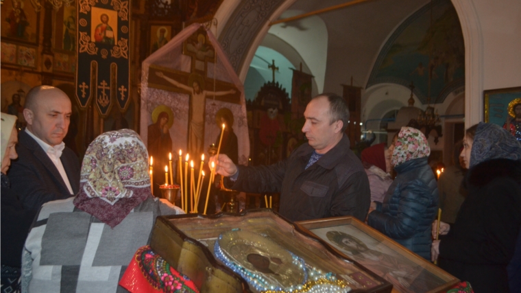 Сергей Артамонов в Канашском районе принял участие в Пасхальном богослужении.
