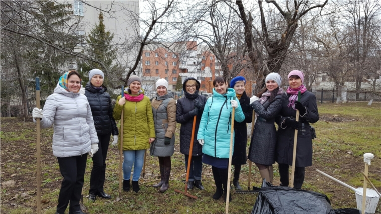 Год экологии: коллектив Минтранса Чувашии внёс вклад в наведение чистоты и порядка в столице Чувашии