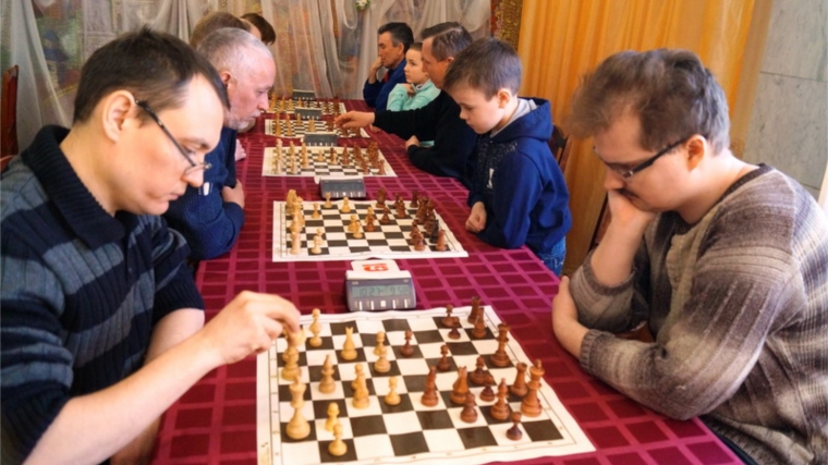 Шумерлинец Сергей Иовлев принимает участие в республиканских соревнованиях по шахматам, посвященных Дню Победы