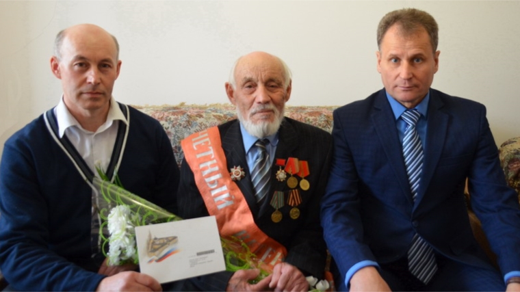 Участник Великой Отечественной войны, ветеран пограничных войск Яков Тимофеевич Тарасин отмечает 90-летний юбилей