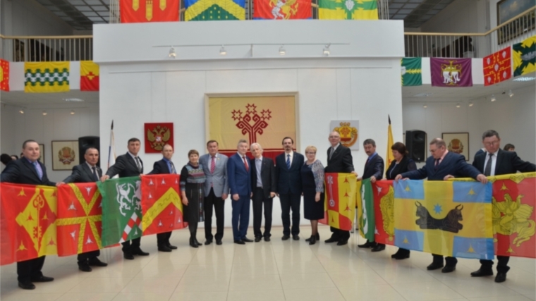 Председатель Госсовета Чувашии Валерий Филимонов принял участие в открытии выставки «Символы на века»