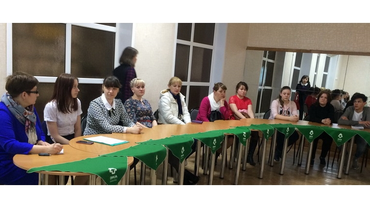 В ходе Единого молодежного информационного дня в городе Шумерле речь шла об основных приоритетах гражданско-патриотического воспитания молодёжи и экологическом просвещении
