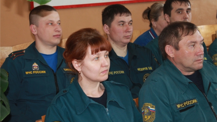 В преддверии праздника спасатели района приняли поздравления от главы администрации Урмарского района А. Тихонова