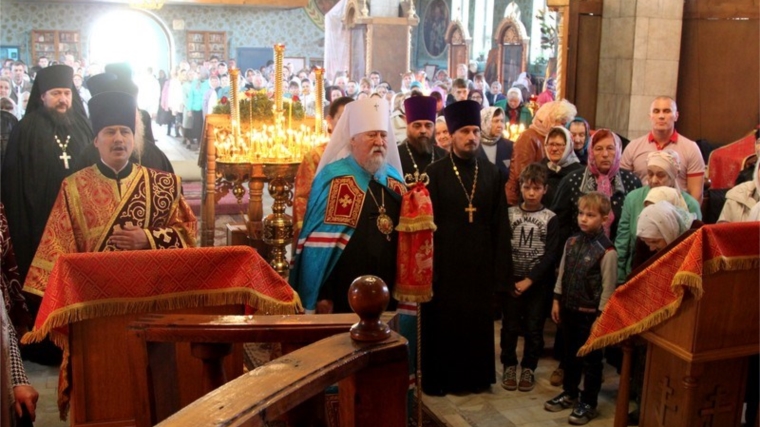 Митрополит Варнава совершил Божественную литургию в храме прп.Серафима Саровского города Шумерли