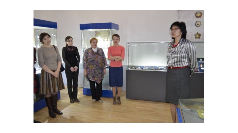 В Музее чувашской вышивки открылась выставка «История России в орденах и медалях»