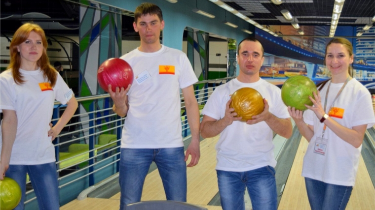 Представители работающей молодёжи города Канаш на республиканском турнире по боулингу среди Советов работающей молодёжи предприятий и организаций городов и районов Чувашской Республики