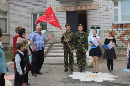 В Староайбесинской средней общеобразовательной школе состоялась торжественная линейка, посвящённая встрече Знамени Победы