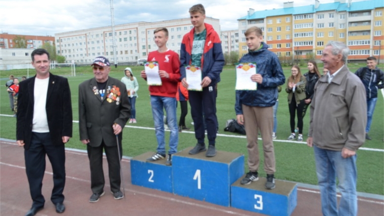 В Шумерле прошел традиционный легкоатлетический кросс на Кубок ветерана Великой Отечественной войны, физкультуры и спорта Н.П. Лущинского