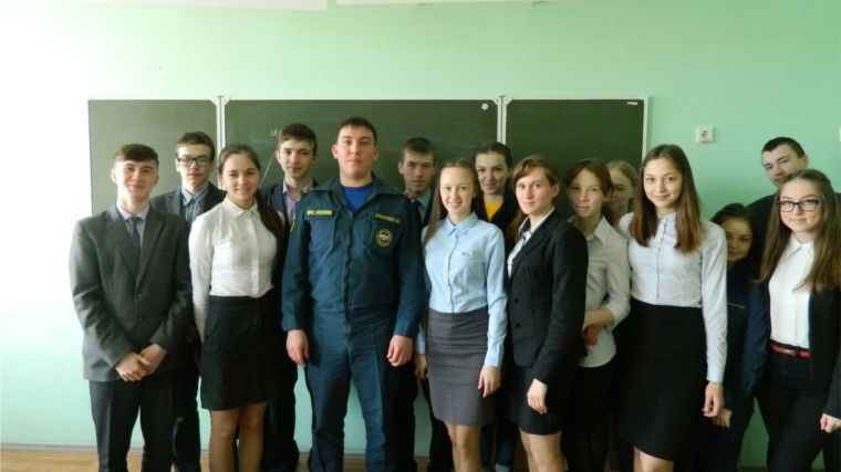 В преддверии Дня пожарной охраны, инспекторы отдела надзорной деятельности и профилактической работы по г. Канаш и Канашскому району, посетили ряд школ, проведя лекции по основам безопасной жизнедеятельности