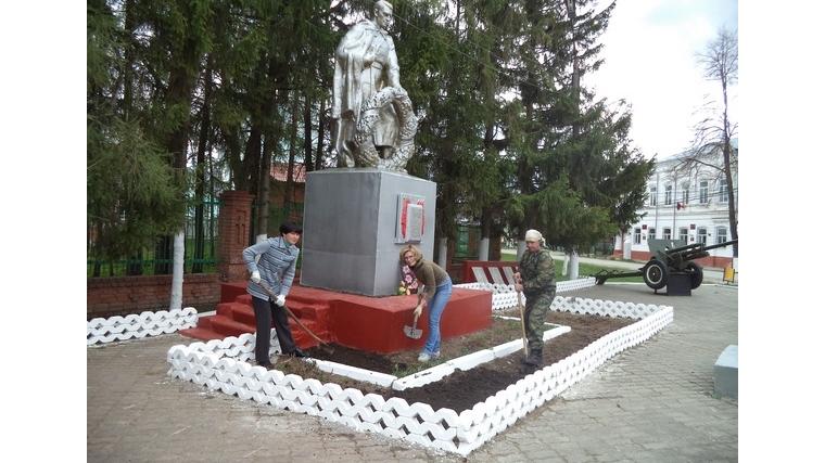 В городе Ядрине площадь Победы подготовлена к празднику