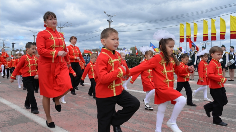 В Чебоксарах прошел военно-патриотический Парад дошколят и юноармейских отделений
