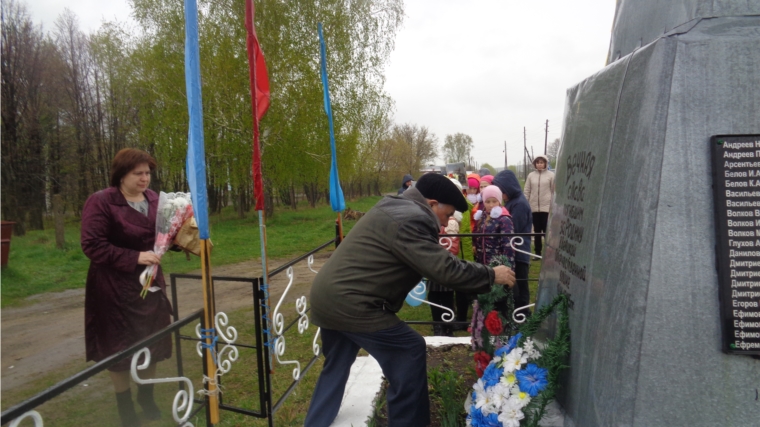 Митинг, посвященный 72-й годовщине Победы в Великой Отечественной войне в д. Вурманкасы