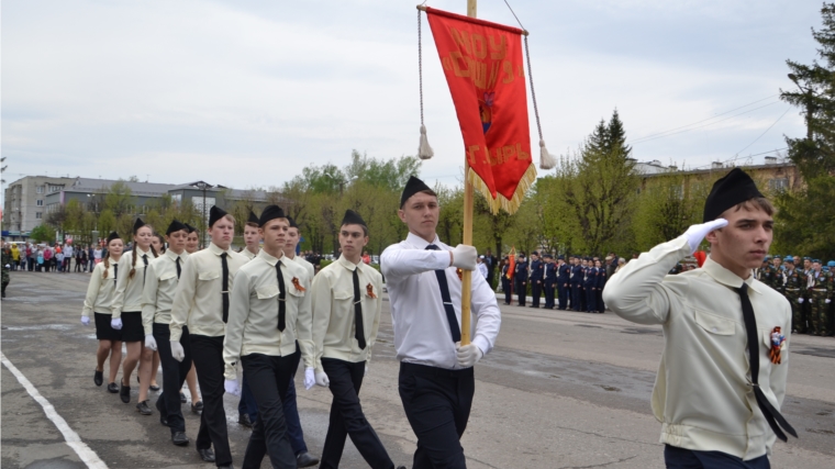 _Парад юнармейцев открыл празднование Дня Победы в Алатыре