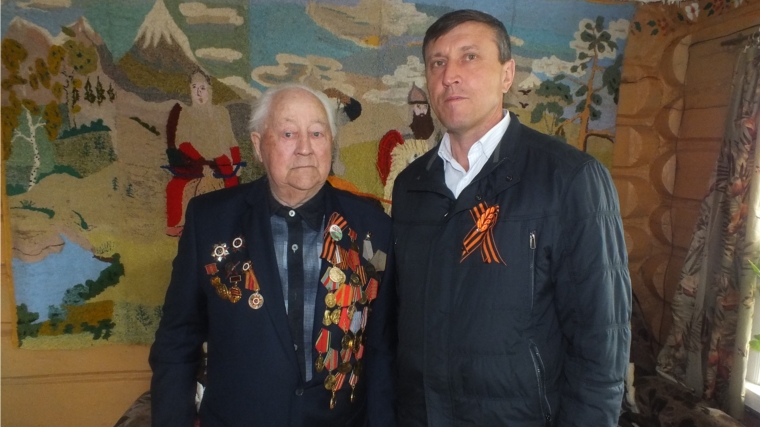 Глава Большеяльчикского сельского поселения поздравил ветерана войны Печкова Петра Алексеевича