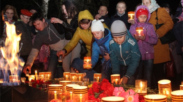 Министр Владимир Викторов принял участие в акциии &quot;Свеча памяти&quot; в Новочебоксарске