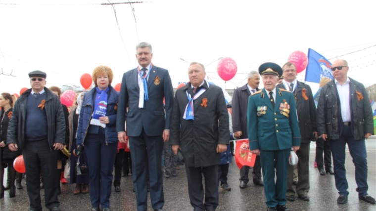Министр Владимир Викторов вместе с новочебоксарцами принял участие в праздничном шествии в честь Дня Победы