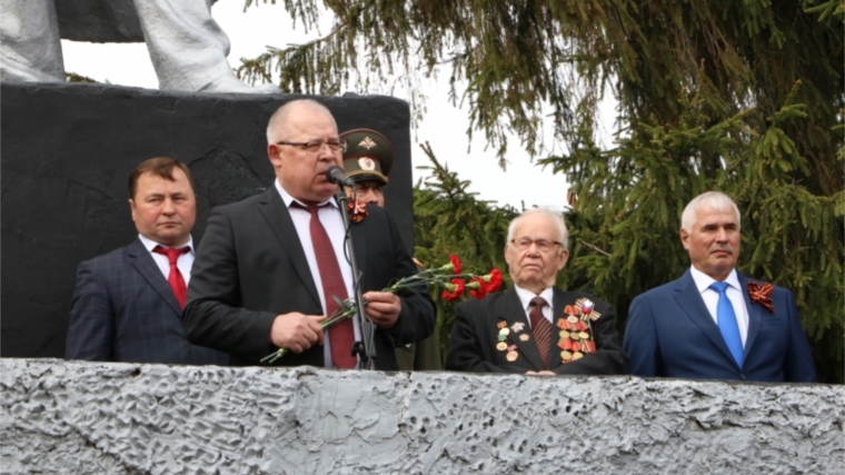 Министр Александр Иванов поздравил жителей Канаша с 72-й годовщиной Победы в Великой Отечественной войне