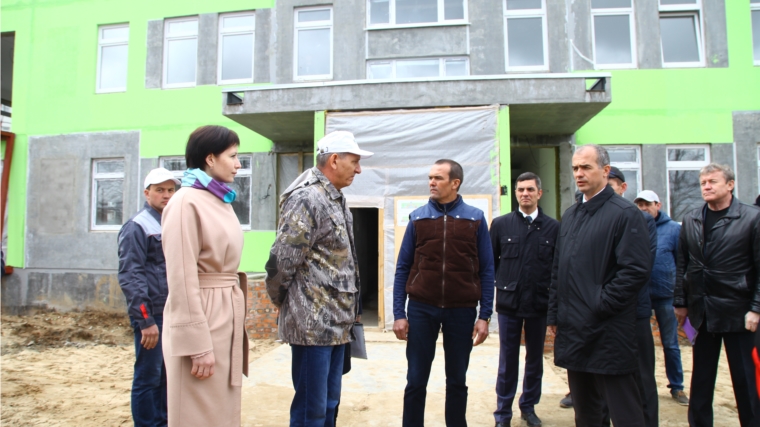 Михаил Игнатьев и Алексей Ладыков проинспектировали ход строительства детского сада в пос. Альгешево
