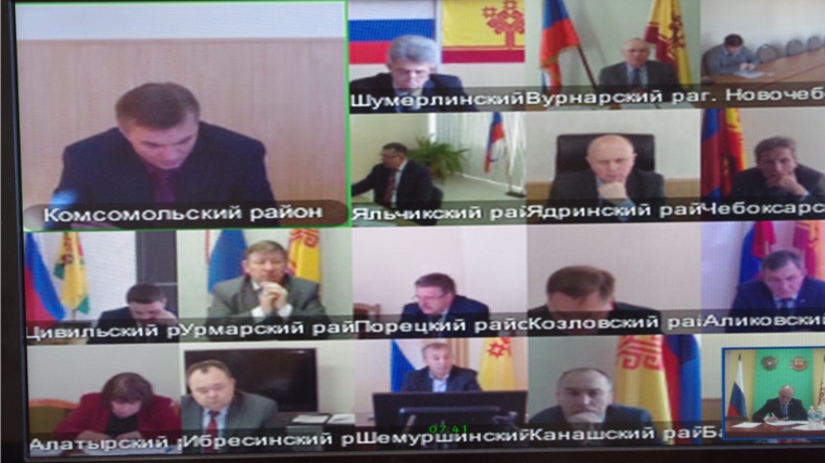 Сергей Артамонов обсудил с главами администраций районов оперативные вопросы хода весенне-полевых работ