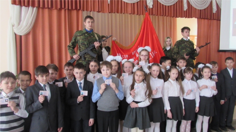 В рамках акции &quot;Часовой у Знамени Победы&quot; учеников чебоксарских школ посвящают в юнармейцы