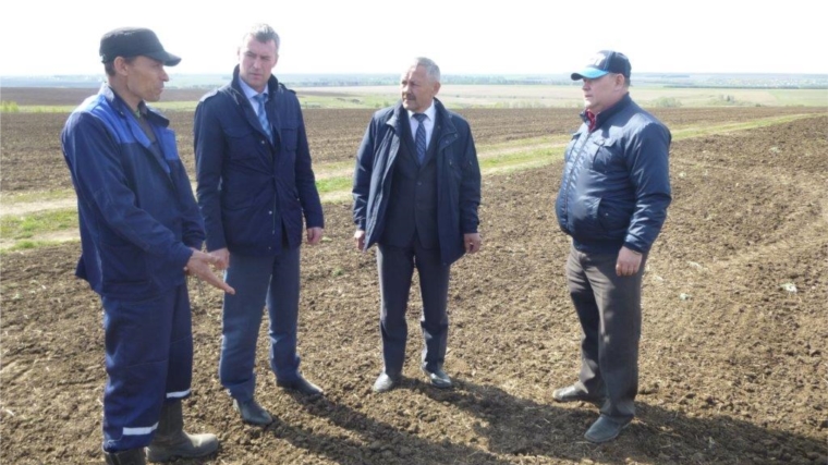 Начальник Гостехнадзора Чувашии ознакомился с ходом весенних полевых работ в Янтиковском районе