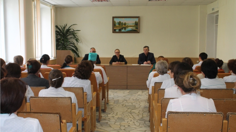В рамках Единого информдня состоялась встреча с медицинскими работниками Аликовского района