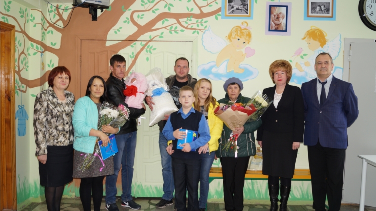 В День семьи в Новочебоксарске состоялась торжественная выписка новорожденных