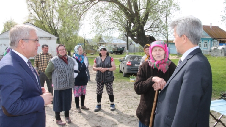 В рамках Единого информационного дня министр Юрий Исаев встретился с жителями Шумерлинского района