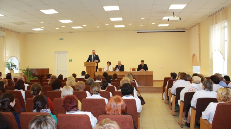В рамках Единого информационного дня в Республиканской клинической больнице прошла встреча с министром Владимиром Викторовым