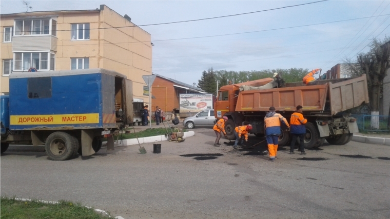 В селе Красноармейское проходит ямочный ремонт дорог