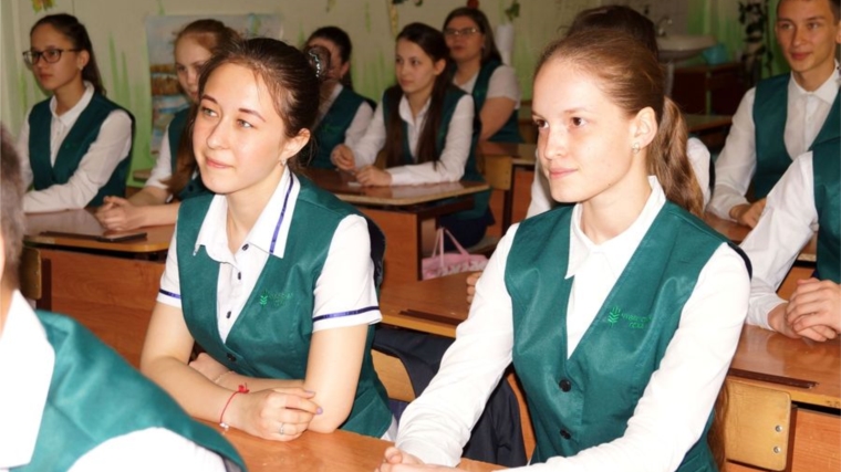 Учащиеся агрокласса Урмарского района получили зеленые жилеты с логотипом ЧГСХА