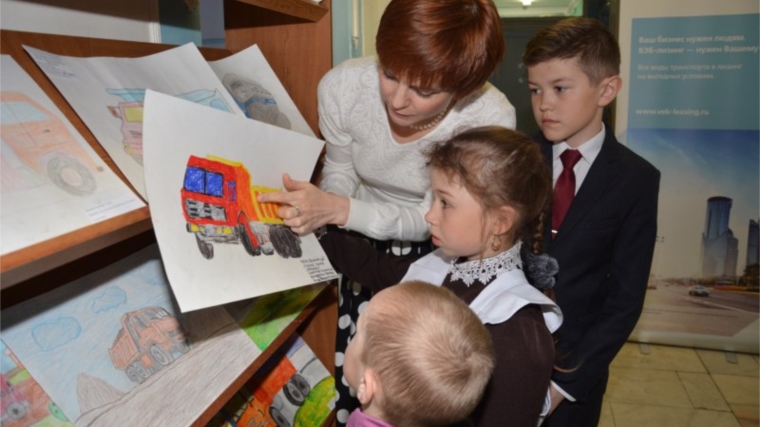 Писательница Елена Светлая представила книгу «Не шутите на дороге!» в селе Батырево