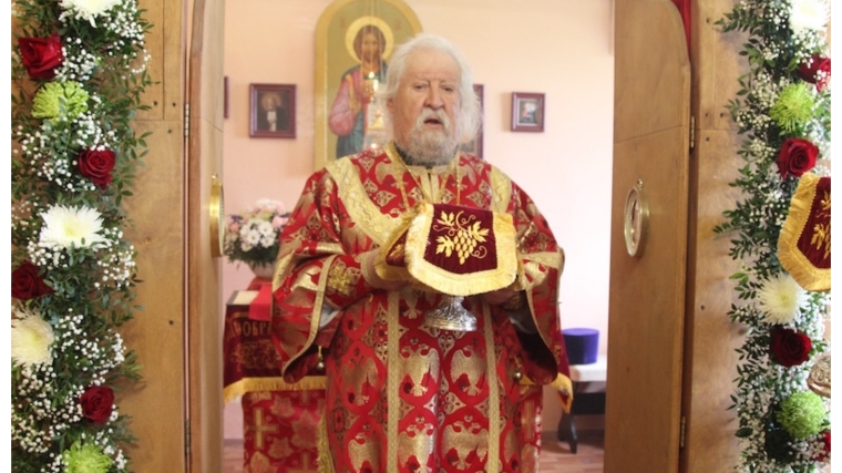 Высокопреосвященнейший Варнава, митрополит Чебоксарский и Чувашский совершил Божественную литургию в храме святого апостола и Евангелиста Иоанна Богослова города Шумерля