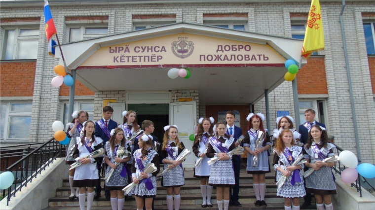 Глава администрации района А.Н. Куликов поздравил выпускников Яндобинской школы с последним звонком