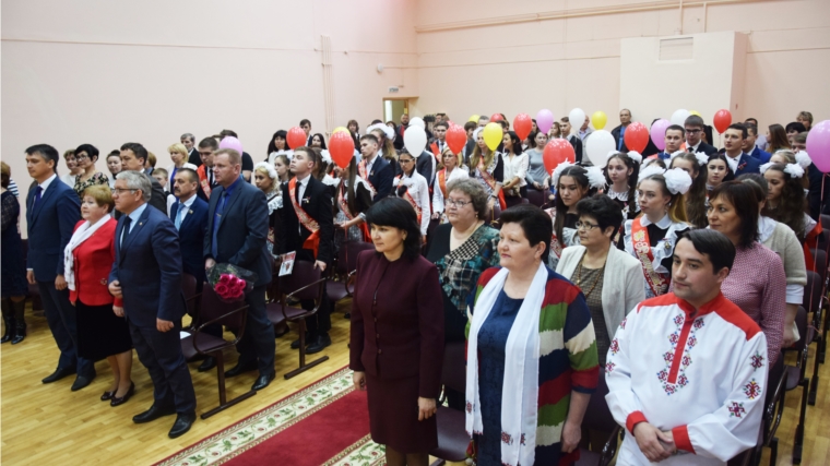Торжественно прошел праздник, посвященный Последнему звонку, в средней общеобразовательной школе №60