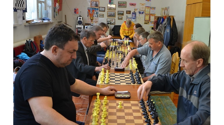 В Алатыре прошли турниры по шахматам и шашкам