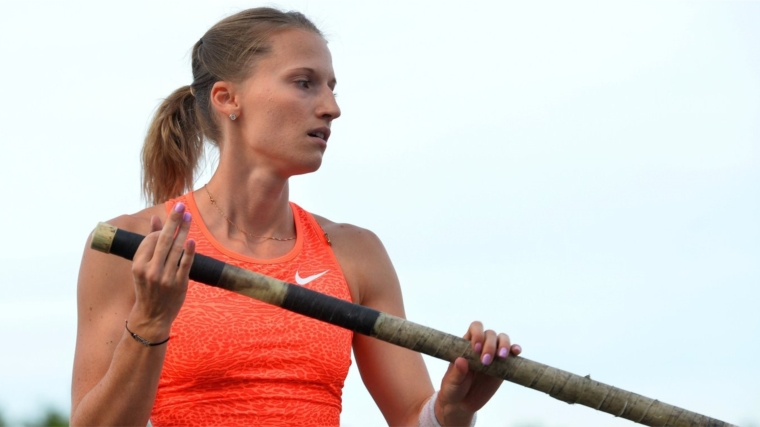 Прыгунья с шестом Анжелика Сидорова открыла летний легкоатлетический сезон победой