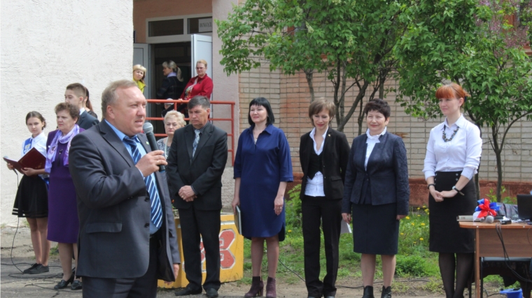 Для новочебоксарских школьников прозвенел последний звонок