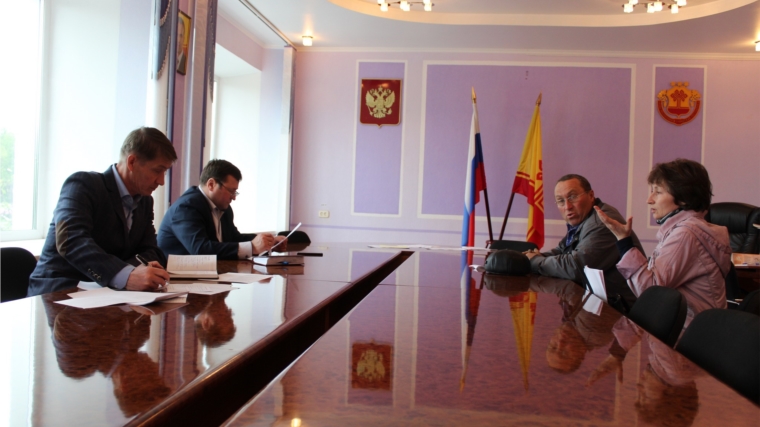 С десятью канашцами побеседовал глава администрации Владислав Софронов