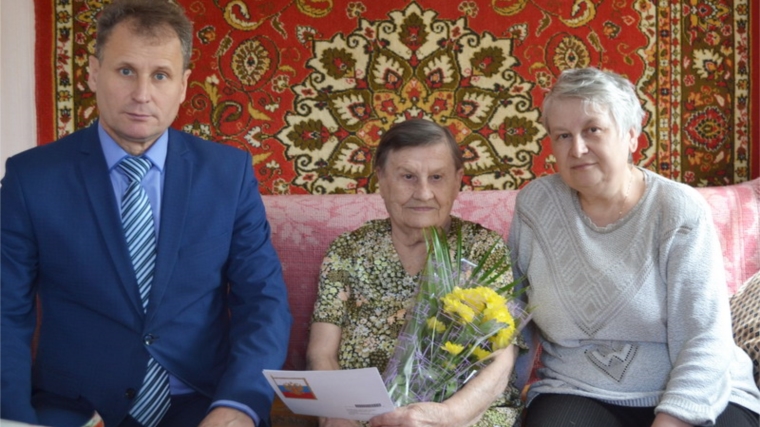Труженицу тыла и ветерана труда Нину Максимовну Пономареву с 90-летием поздравил Президент России