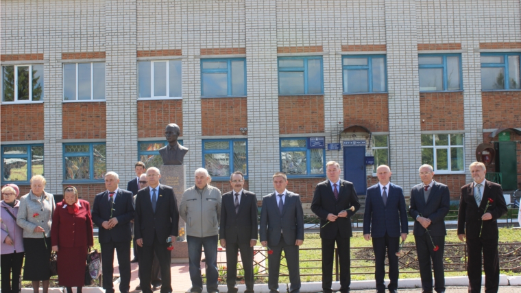 В Ядринском районе состоялось торжественное мероприятие, посвященное 80-летию со дня рождения А.П.Айдака