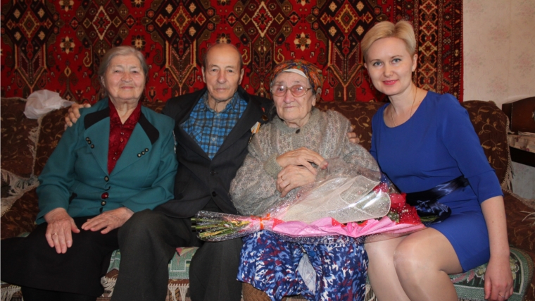 Отдел ЗАГС администрации г. Канаш поздравил супругов Александровых с бриллиантовой свадьбой