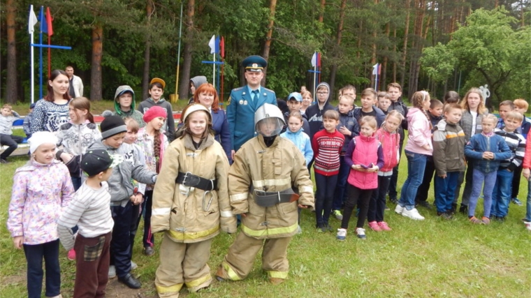 В оздоровительно-образовательном лагере «Соснячок» города Шумерли прошел «День пожарной безопасности»
