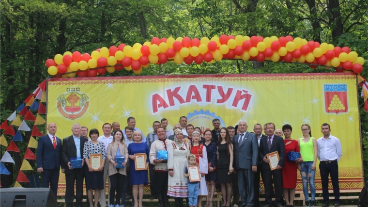 Накануне Дня России в Ядринском районе прошел традиционный праздник песни, труда и спорта «Акатуй»