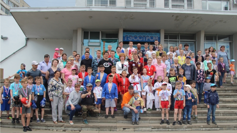 В Новочебоксарске прошел спортивный фестиваль &quot;Мирное небо&quot;, посвященный Дню России