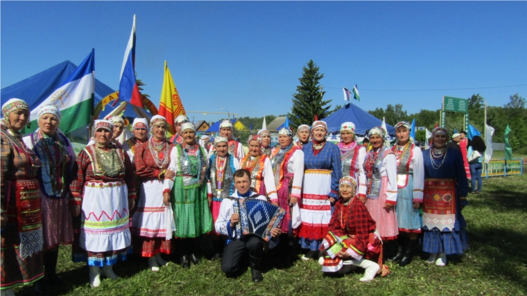 Ярмушка ял тăрăхĕнчи «Шурăмпуҫ» фольклор халăх ушкăнĕ Пушкăрт республикинчи Пелепей районĕнчи «Сабантуй – 2017» уява ҫитсе килнĕ.